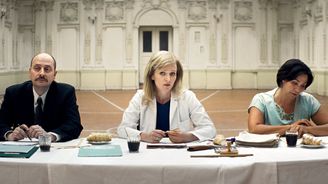 Agáty místo agitek: Film o nucených sterilizacích v 80. letech táhne řeka osobního morálního uvědomění Agáty místo agitek: Film o nucených sterilizacích v 80. letech táhne řeka osobního morálního uvědomění