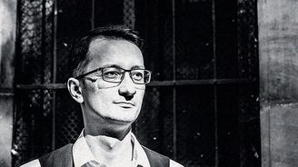 Hrdinů jsou plné hřbitovy. Mafie v novém thrilleru drtí lidské osudy a ovládá slovenské penězovody Hrdinů jsou plné hřbitovy. Mafie v novém thrilleru drtí lidské osudy a ovládá slovenské penězovody