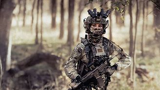 Lvice konečně pořádně zařvala. Velkolepý americký patriotismus hraje zásadní roli v třetí řadě Lioness Lvice konečně pořádně zařvala. Velkolepý americký patriotismus hraje zásadní roli v třetí řadě Lioness