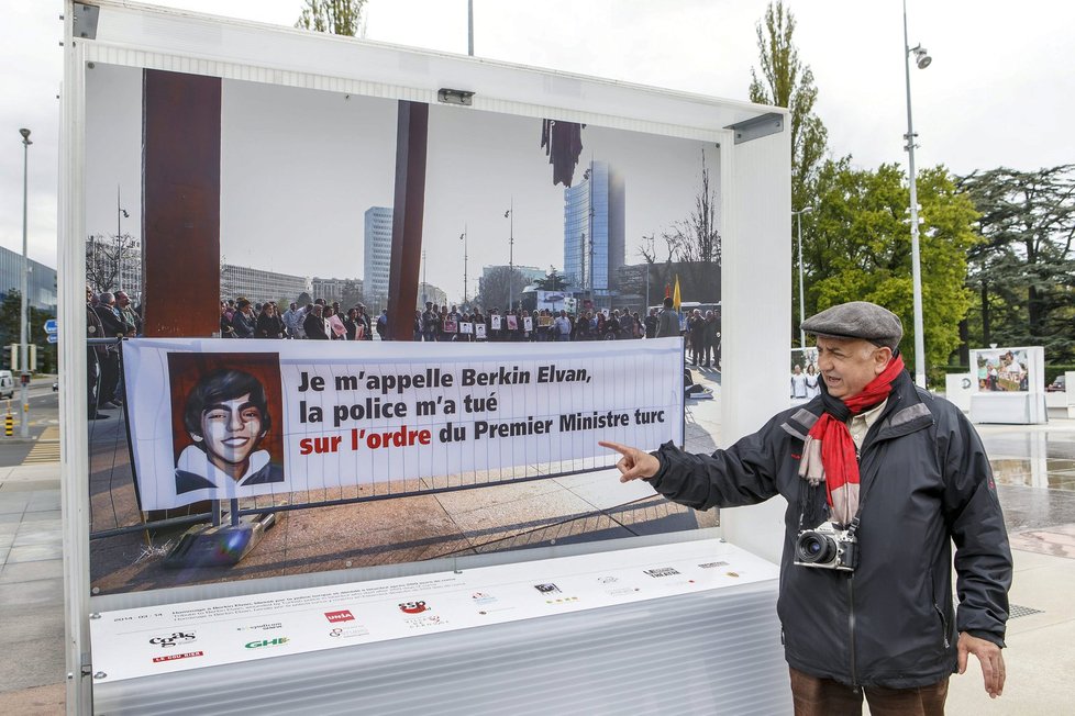 Plakát v Ženevě se Ankaře nelíbí, chce cenzuru.