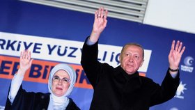 Turecký prezident Recep Tayyip Erdogan s manželkou Ermine
