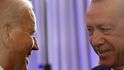 Americký prezident Joe Biden na okraj úvodního dne summitu NATO ve Vilniusu jednal se svým tureckým protějškem Recepem Tayyipem Erdoganem