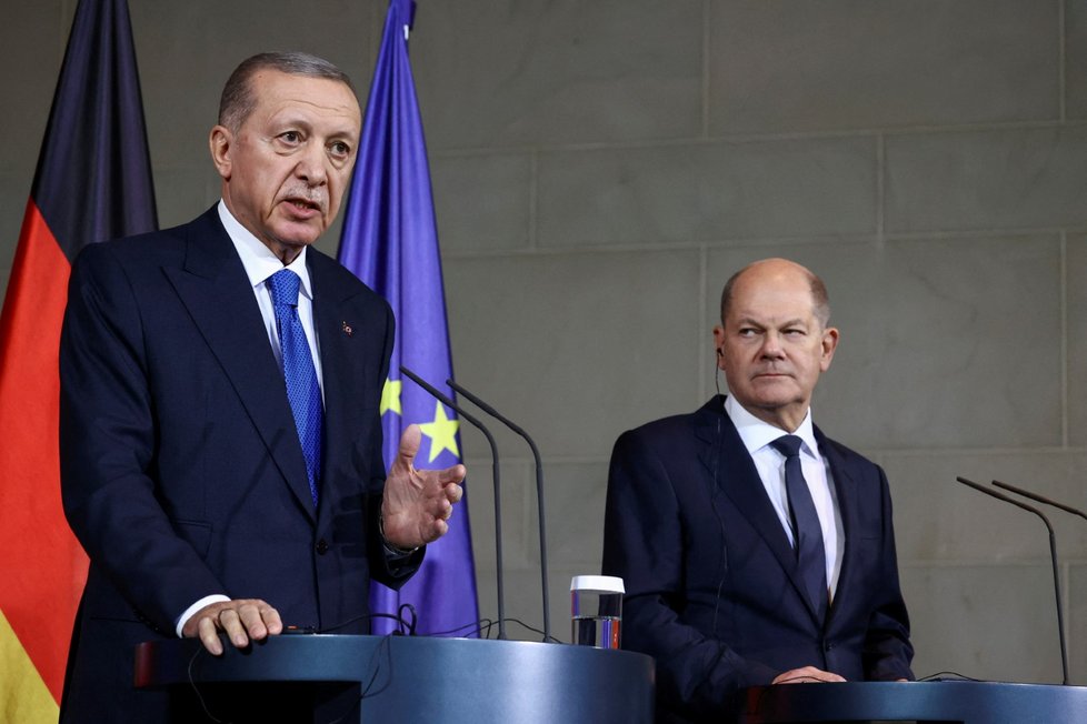 Turecký prezident Recep Tayyip Erdogan jednal v Berlíně s kancléřem Olafem Scholzem (17. 11. 2023).