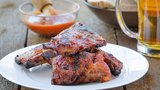 Léto na grilu: Vepřová žebírka na pivě