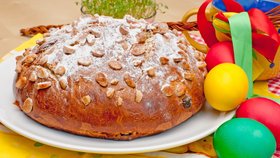 Mazanec je tradiční pečivo, které se peklo na velikonoční Bílou sobotu, aby byl přichystaný na Velikonoční neděli.