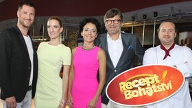 Dva moderátoři (Vágner a Banašová) a tři porotci (Šmuclerová, Maurer a Rabina): To jsou hlavní protagonisté nové kulinářské reality show Recept na bohatství