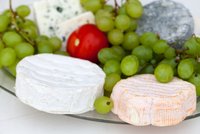 Chuťovka k vínu i pivu: Naložený pikantní sýr