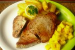 Tuňák steak s „hranoly“