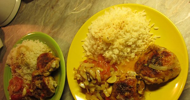 kuře pečené na zelenině s rýží