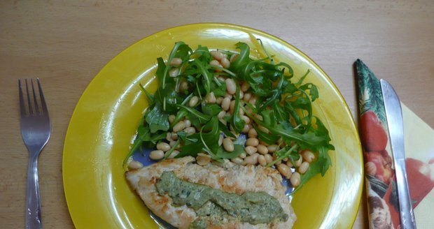 Kuře s fazolovo-rukolovým salátem