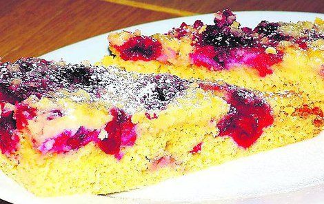 Celozrnný koláč s višněmi podle Jany Remkové