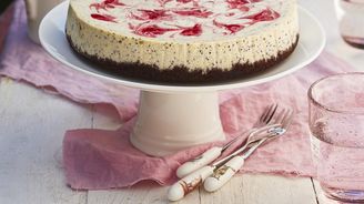 Jahodová mánie: Cheesecake s bílou čokoládou a mákem!