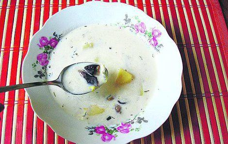 bílá polévka s houbami 