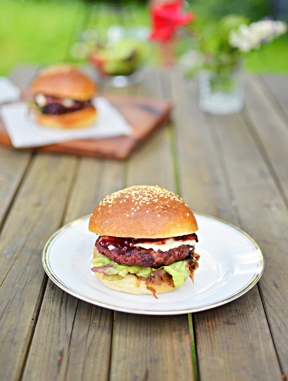 Hovězí hamburger s kozím sýrem