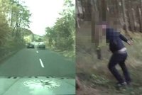 Zdrogovaný recidivista ujížděl policistům: Hnal se stošedesátkou a chtěl zmizet v lese