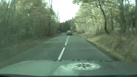 Zdrogovaný recidivista ujížděl u Valašských Klobouk policistům, pak se snažil schovat v lese.