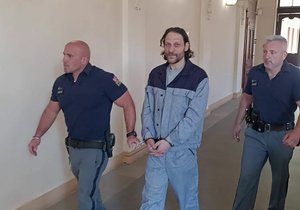 Za vyhrožování soudcům a žalobkyni zabitím vyfasoval Štefan Kotlár (49) 22 měsíců vězení. Verdikt je pravomocný.