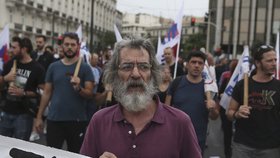 V Aténách probíhají protesty proti navrženým změnám v oblasti pracovního práva. Ty ochromily dopravu.