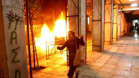 Nepokoje v řeckých Athénách vyvrcholily o víkendu. Nyní by se situace již měla uklidňovat