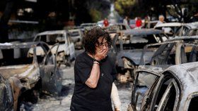 Počet obětí požáru východně od Atén stoupl na 79, informoval řecký hasičský sbor. Raněno bylo nejméně 187 lidí