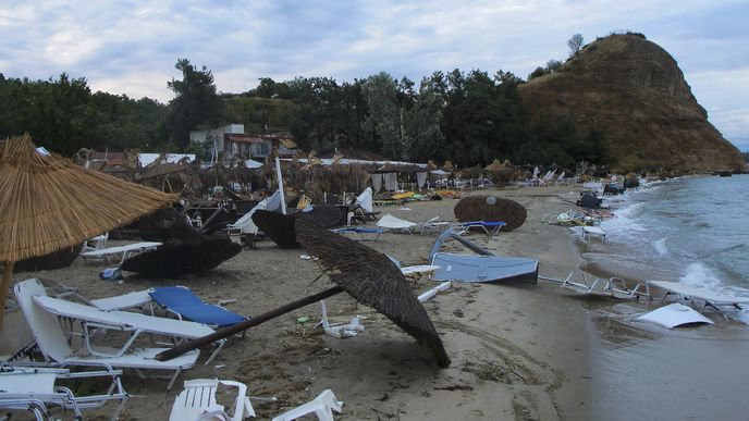 Řecko zasáhla extrémně silná bouřka. Zemřeli i dva Češi v převráceném karavanu