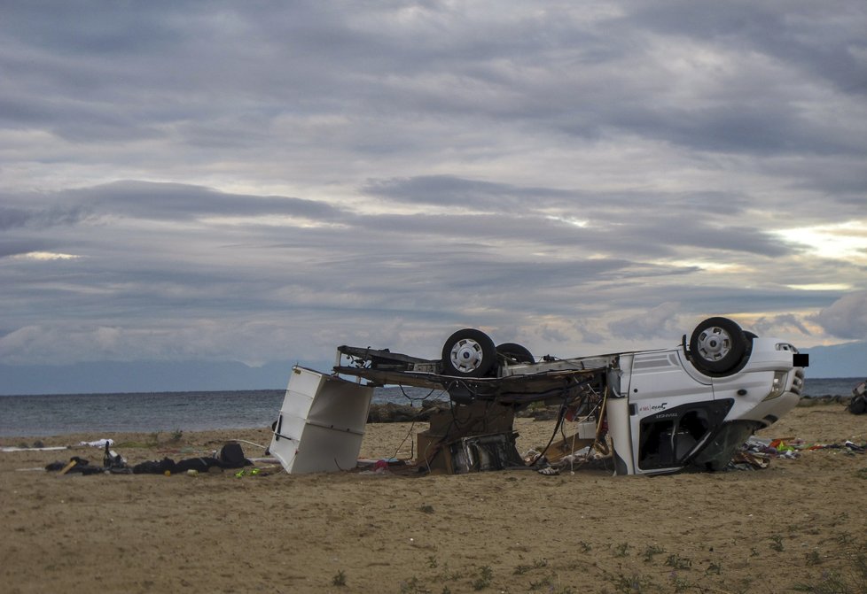 Řecko zasáhla extrémně silná bouřka. Zemřeli i dva Češi v převráceném karavanu