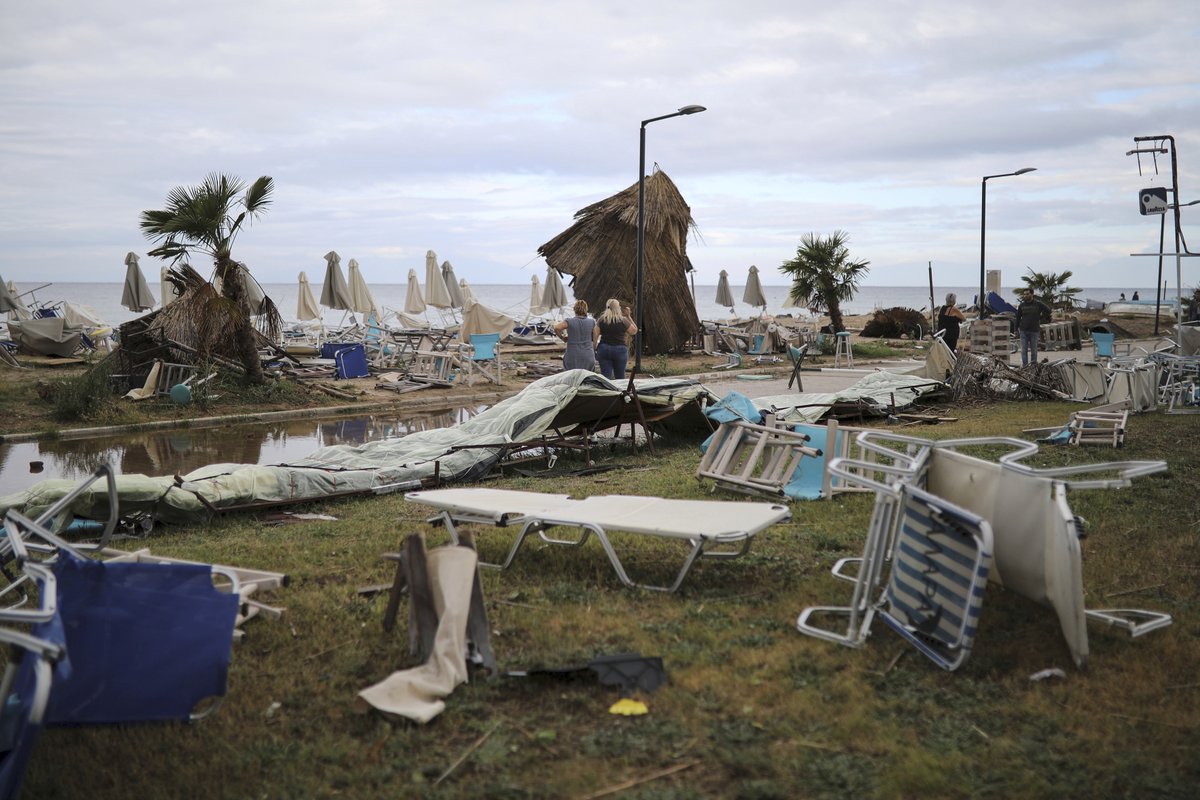 V Řecku pokračuje odklízení škod, které způsobila bouře na poloostrově Chalkidiki (12. 7. 2019)