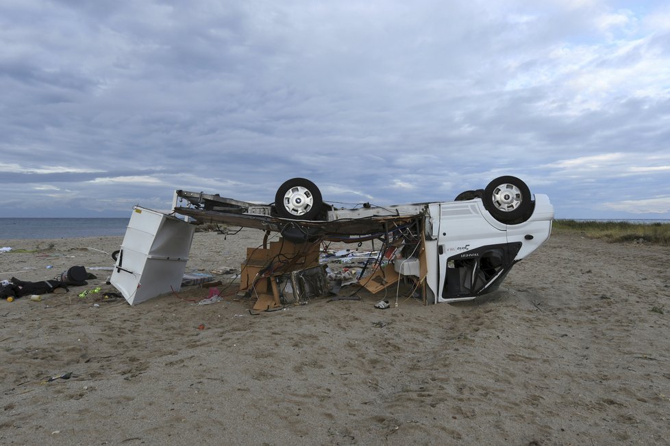 Poničené pláže, sedm mrtvých osob. Bouře pustošila řecký poloostrov Chalkidiki (11. 7. 2019)