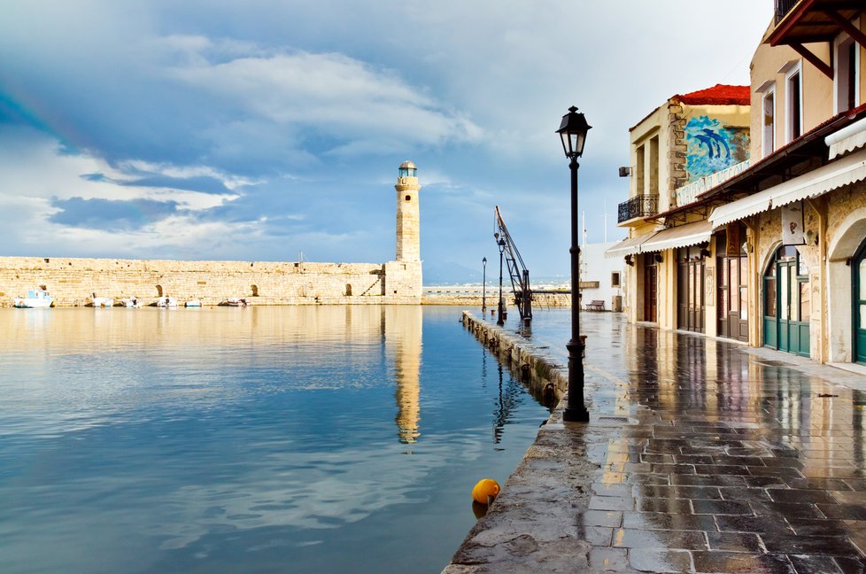 Druhé největší město Kréty, Chania, bývá označováno za Benátky východu.