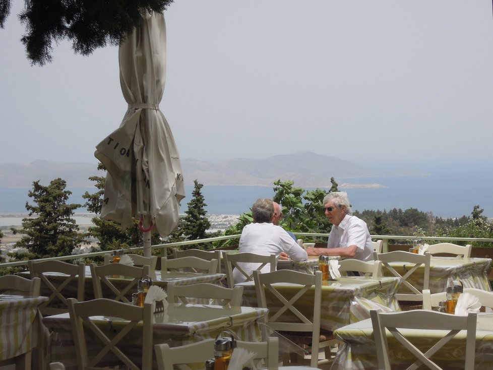 Vesnice Zia nabízí nespočet restaurací s kouzelným výhledem na celý ostrov.