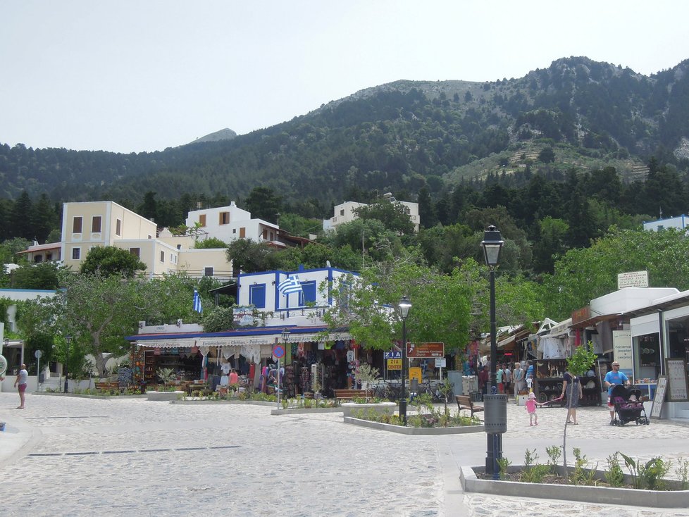 Horská vesnice Zia se krčí na vrcholku pohoří. Tusristé sem jezdí za dobrým jídlem a nákupy.