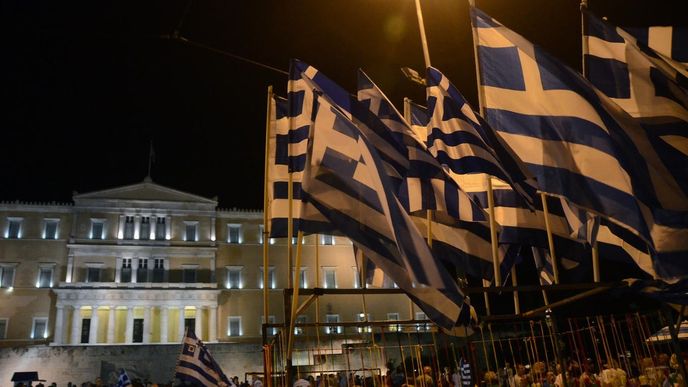 Řecká vláda padla, chaos trvá, stovky miliard euro jsou v čudu, EU kolosálně selhává 