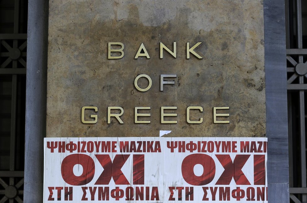 Plakáty vyzývají Řeky, aby hlasovali „ne“.