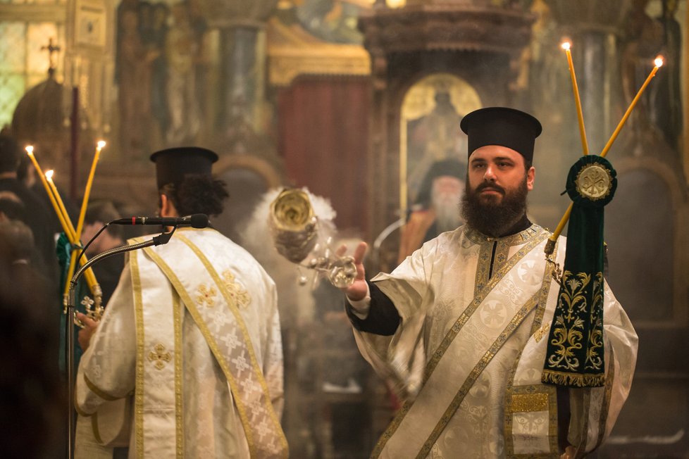Pravoslavná církev je bytostně spjata s řeckým národem, ve společnosti má výsadní postavení.