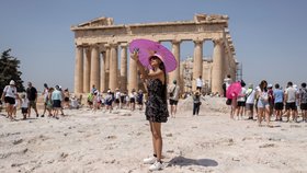 Řecko se připravuje na žár z pekel: Experti očekávají až 45 °C. Horko už zabilo cyklistu (†46)