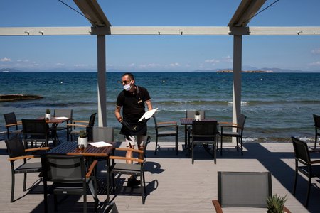 V Řecku se po více než dvou měsících opět otevřely hotely.