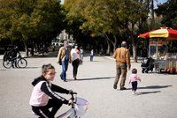 Řecko vyhlíží turisty už na jaře. Přijeďte i bez očkování, vzkázal ministr Britům