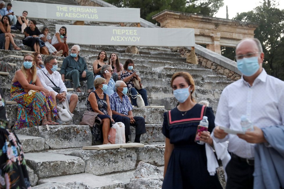 Koronavirus v Řecku - ještě před několika měsíci se venku sházely davy