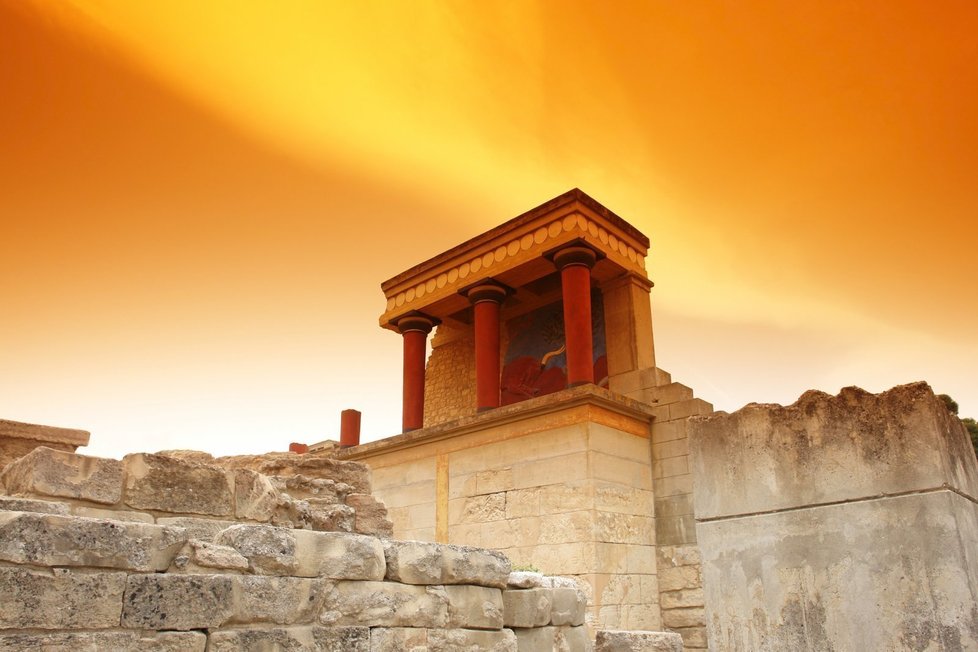 K mínojskému paláci Knossos u Heraklionu se váže dávná báje.