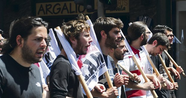 Evropa se na ně skládá, Řekové protestují