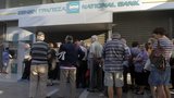 Řecko před krachem. Banky zavřely, bankomaty dají minimum peněz
