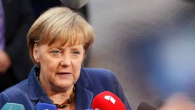 Německá kancléřka Angela Merkelová mluví na summitu v Bruselu, který EU svolala kvůli řešení řecké krize