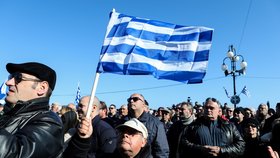 Na řeckých ostrovech Samos, Chios a Lesbos ve středu jejich obyvatelé, místní podnikatelé i úředníci protestovali proti migrační politice řecké vlády.