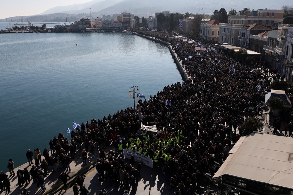Na řeckých ostrovech Samos, Chios a Lesbos ve středu jejich obyvatelé, místní podnikatelé i úředníci protestovali proti migrační politice řecké vlády.
