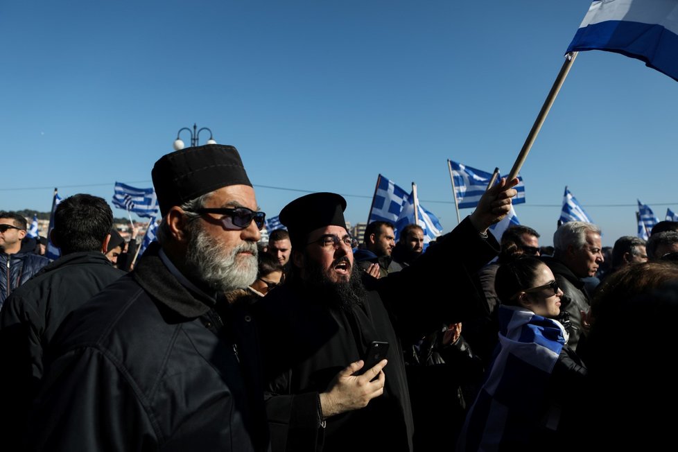 Na řeckých ostrovech Samos, Chios a Lesbos ve středu jejich obyvatelé, místní podnikatelé i úředníci protestovali proti migrační politice řecké vlády.
