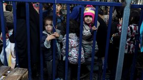 V táborech živoří tisíce dětí. „Taková místa v Evropě nemůžeme mít,“ hřímá OSN