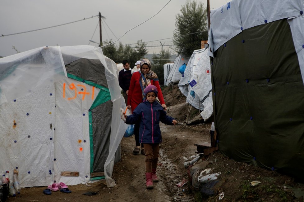 V uprchlickém táboře na ostrově Lesbos panují otřesné podmínky.