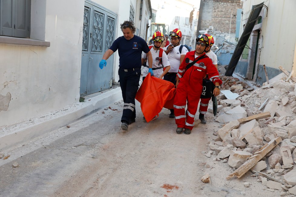Zemětřesení v Řecku napáchalo děsivé škody.