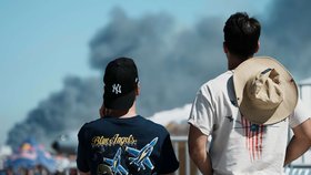 Na letecké přehlídce severně od Athén se dnes zřítil řecký stíhací letoun F-4 Phantom.