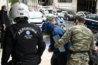 120 tisíc měsíčně na přilepšenou: Řecký plukovník Číňanům vyzrazoval informace o zbraních i o NATO